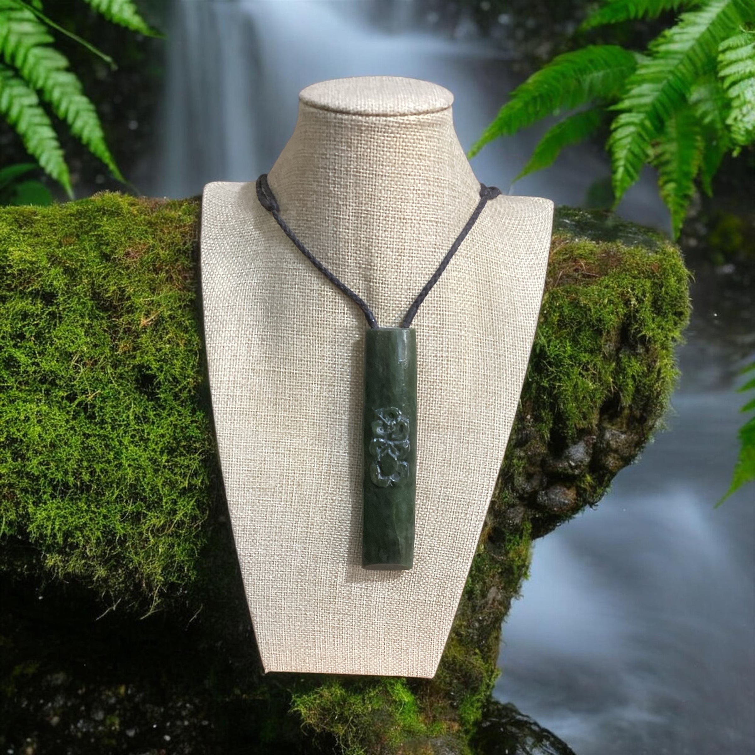 Raukaraka hei toki / tiki - approx 12cm